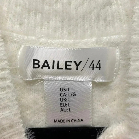 NWT Bailey 44 Soft Fuzzy Moc Turtleneck Sweater Vest Black and Cream Size Large - Picture 6 of 6